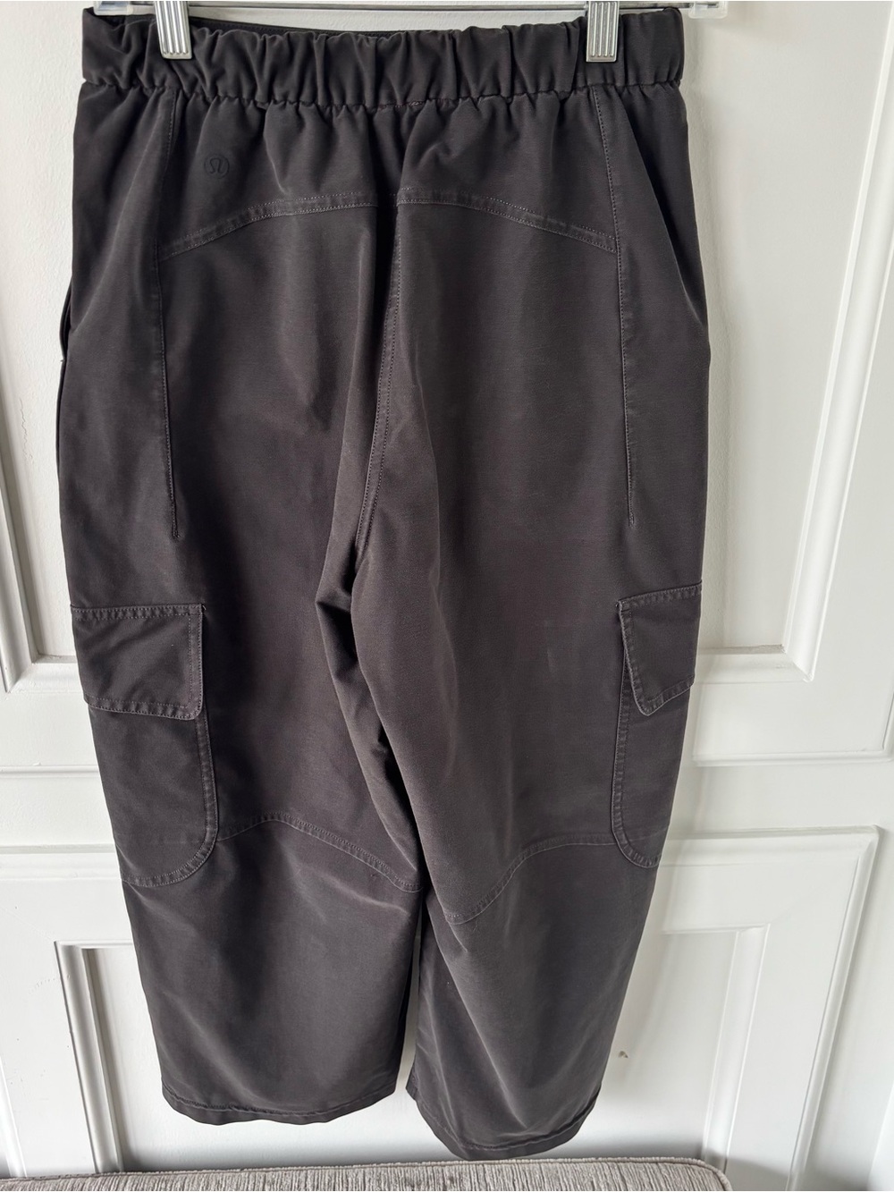 Lululemon Light Utilitech Cargo Pocket High-Rise Crop Size 26 - Picture 4 of 11
